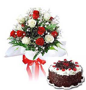 Cake-20-with-20-Red-20-and-20-White-20-Roses