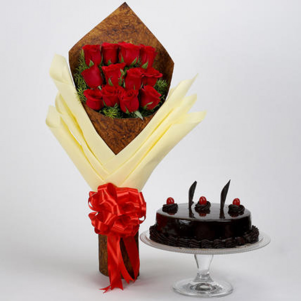 bouquet-of-red-roses-truffle-cake