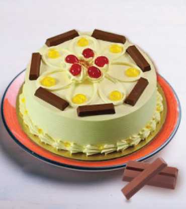 Butterscotch Cake With Kit-Kat Chocolate