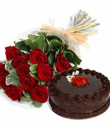 Cake-with-20Red-20Roses