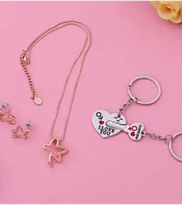 Couple-Love-Key-Chains-And-Lovely-Necklace-Set