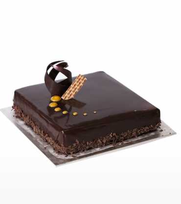 Square chocolate cake 