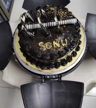 Special Chocolate Bomb Cake